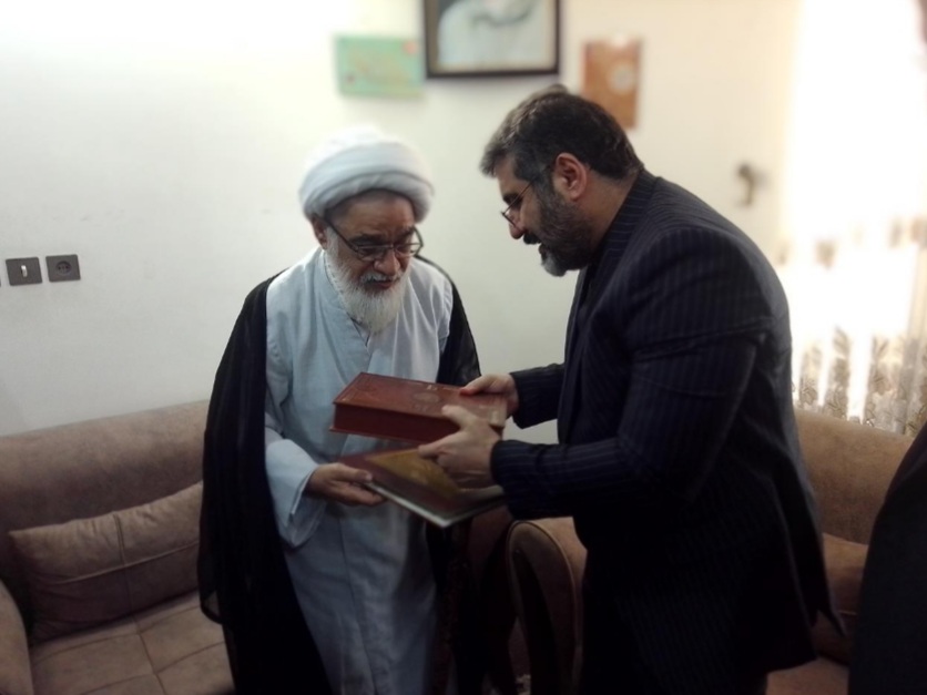 دیدار وزیر فرهنگ با خانواده شهید روحانی نوجوان ولی نژاد لالیمی