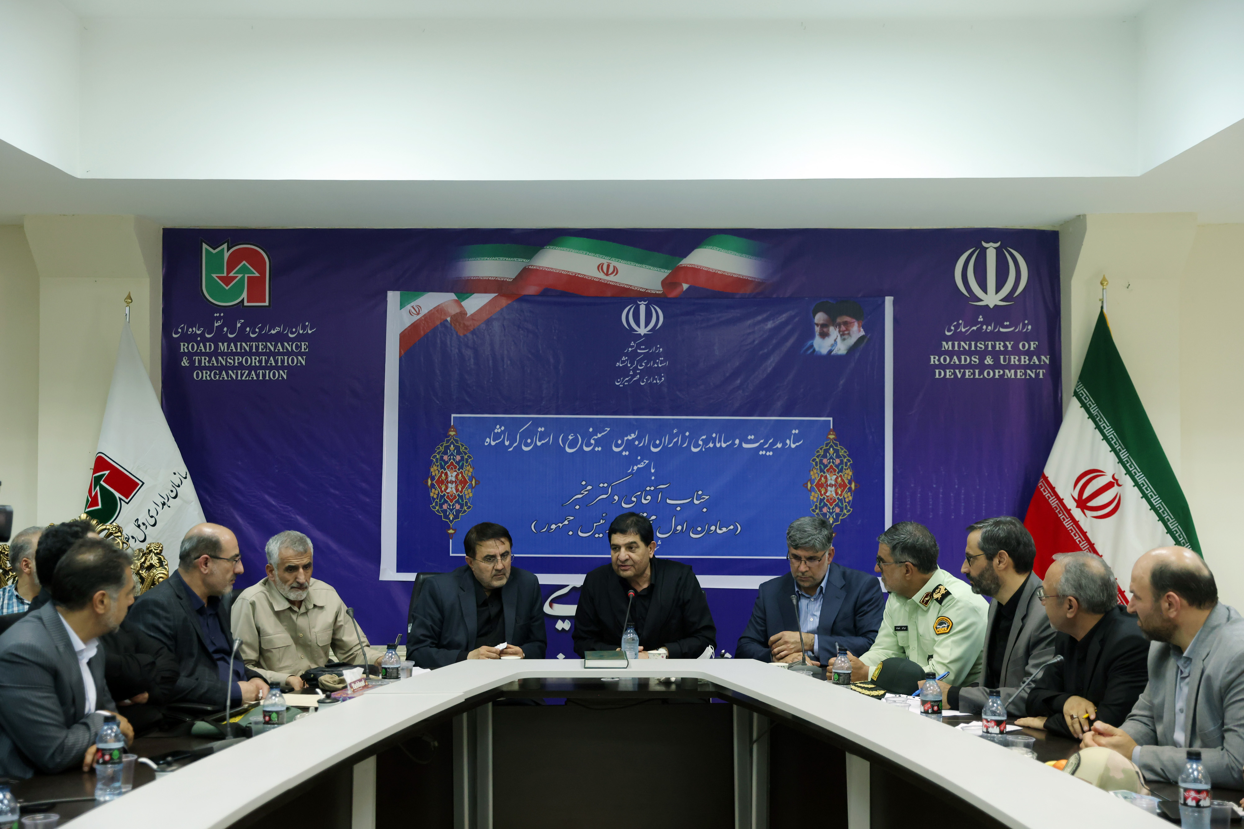 دکتر مخبر: امکانات خوبی برای تردد زائران در استان کرمانشاه فراهم شده است/تاکید بر اطلاع رسانی در مورد امکانات پایانه های مرزی مختلف