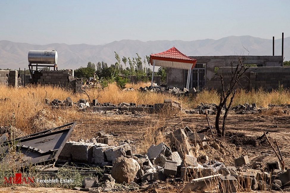 آزادسازی ۵ هزار متر مربع از اراضی زراعی در شهریار با ورود دادستانی/ تالار پذیرایی غیرمجاز تخریب شد